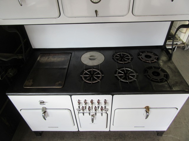 Unred Antique Stoves This Stove Is Truly A One Of Kind During All Our Years Restoring Antique Appliances We Have Never Seen Chambers Like Features 5 Burners