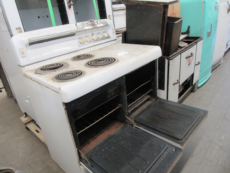 1948 Kelvinator Electric Stove - Antique Appliances